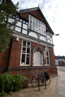 <hertford library>